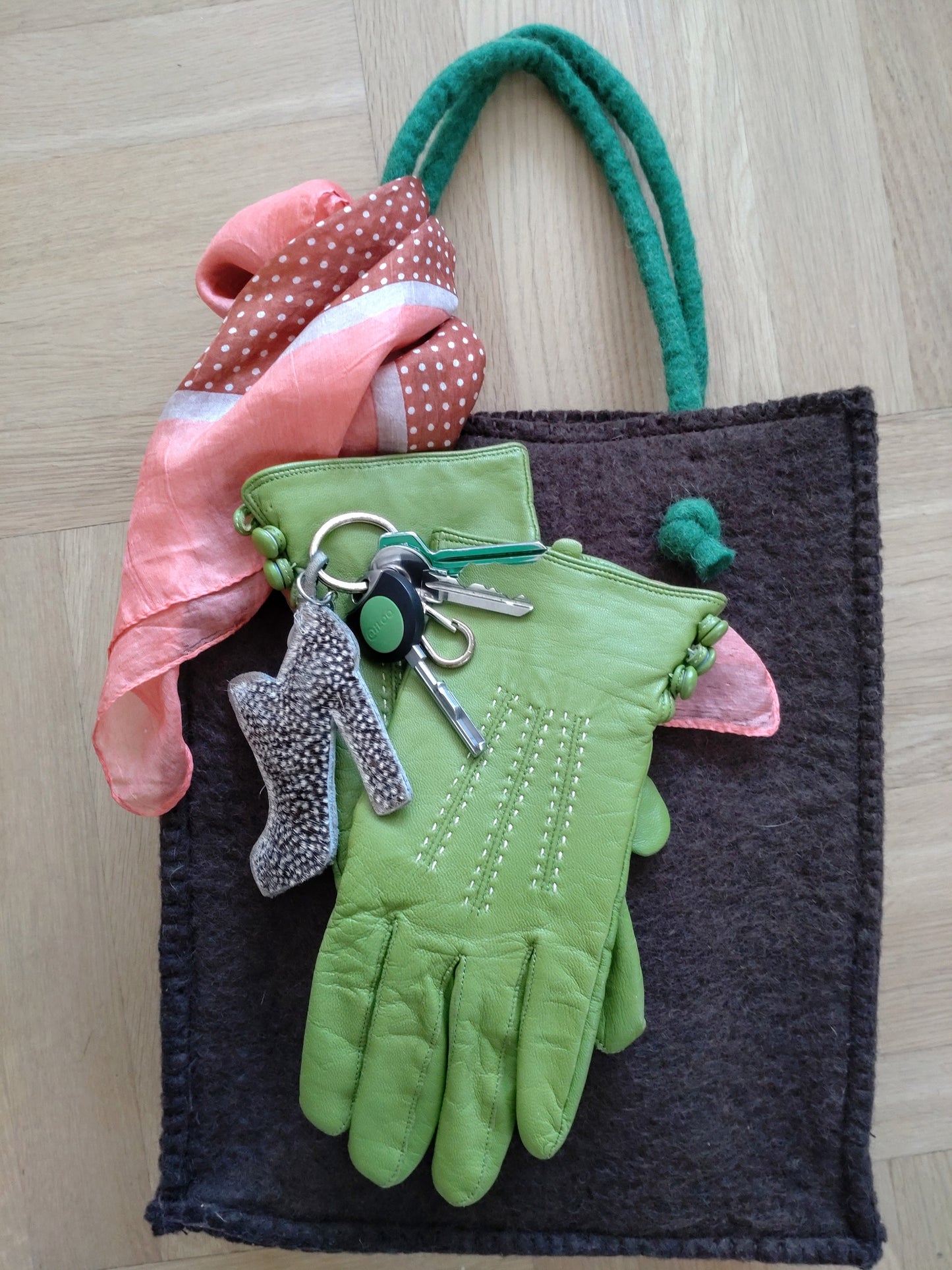 Bellis wool bag 